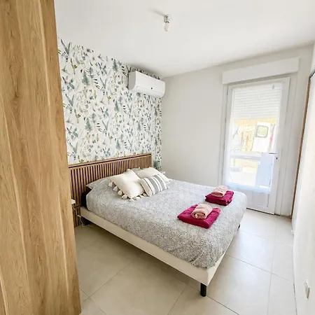 Holiday home Maison 14 Pers A 2 Min & Centre-ville