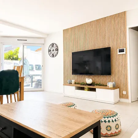 Holiday home Maison 14 Pers A 2 Min & Centre-ville *