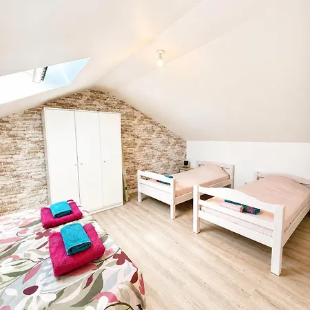 Holiday home Maison 14 Pers A 2 Min & Centre-ville