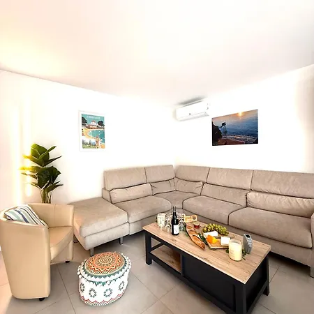 Maison 14 Pers A 2 Min & Centre-ville *
